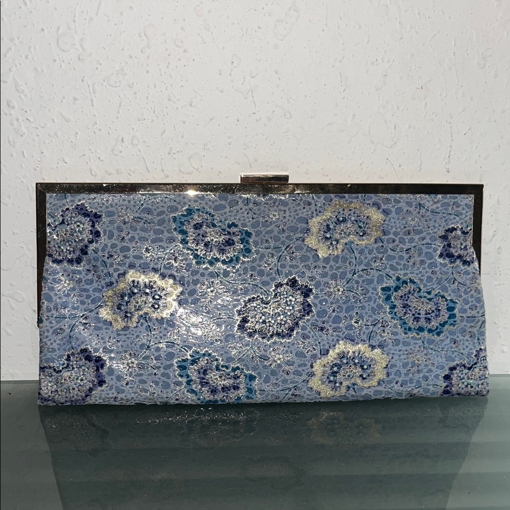 Super Rare NWOT HOBO International leather printed blue floral clutch